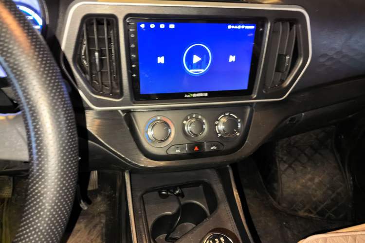 Used CHANGAN KAICHENG Ruixing M60 2023 1.6L CNG Comfort-Grade 6-Seater Passenger Vehicle Audio And AC Panel