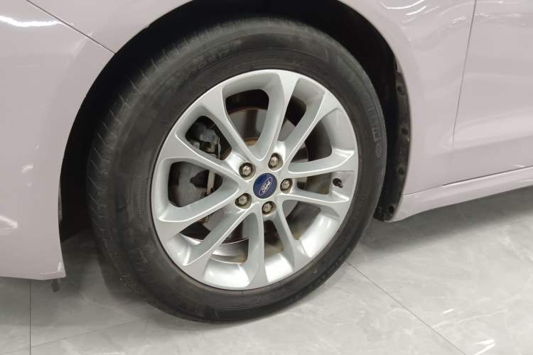 Used Ford Mondeo 2020 EcoBoost 180 Stylish Model Left Front Wheel Hub