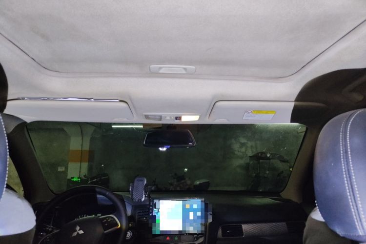 Used Mitsubishi Outlander 2014 2.4L 4x4 Deluxe Value Edition 7 Seats Headliner