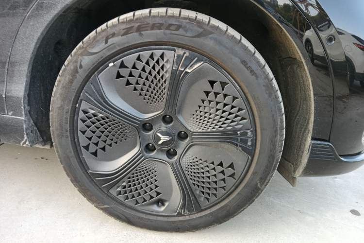 Used VOYAH COURAGE 2024 Four-Wheel Drive Global Edition Right Front Wheel Hub