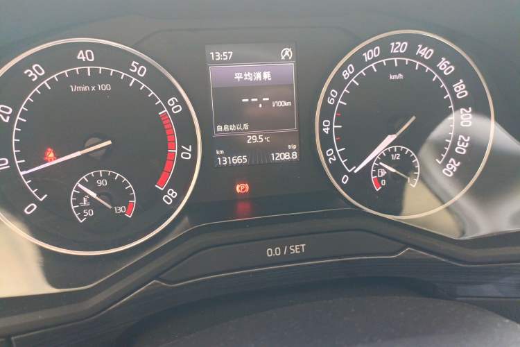 Used Skoda Superb 2016 TSI330 DSG Smart Drive Edition Odometer Close Up