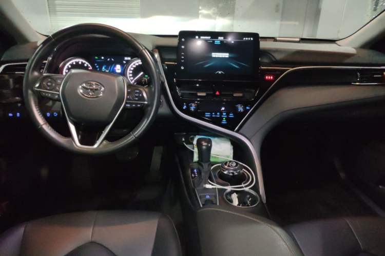 Used Toyota Camry 2021 2.0G Luxury Edition Center Console