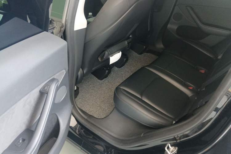 Used Tesla Model Y 2023 Rear-Wheel-Drive Version Left Rear Seat