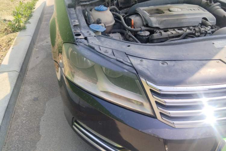 Used Volkswagen Magotan 2012 Revised Version 1.8TSI Leading Edition Right Front Headlight