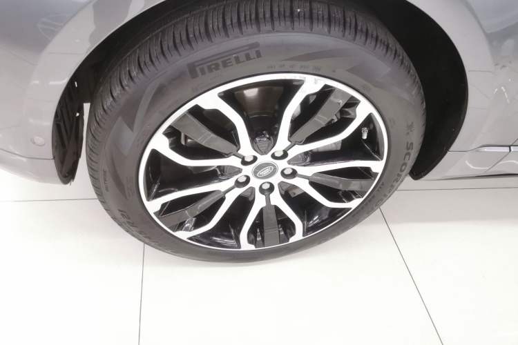Used Land Rover Range Sport 2021 3.0 L6 YAO Black Edition Left Front Wheel Hub