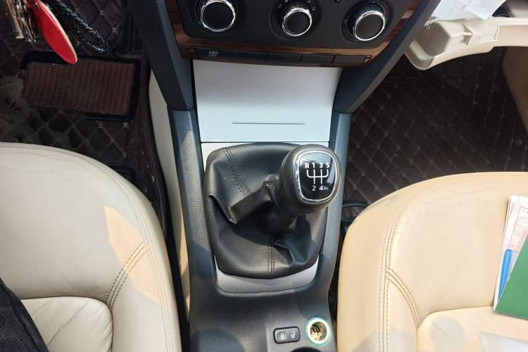 Used Skoda Octavia 2015 Classic Model 1.6L Manual Yijie Edition
