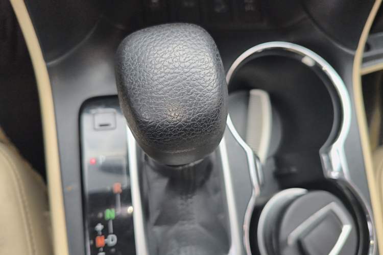 Used Toyota Highlander 2017 2.0T Four-Wheel Drive Elite Edition 7-Seater Gear Lever