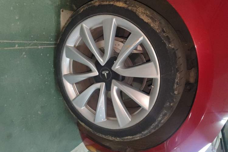 Used Tesla Model 3 2019 Long-Range All-Wheel-Drive Version

