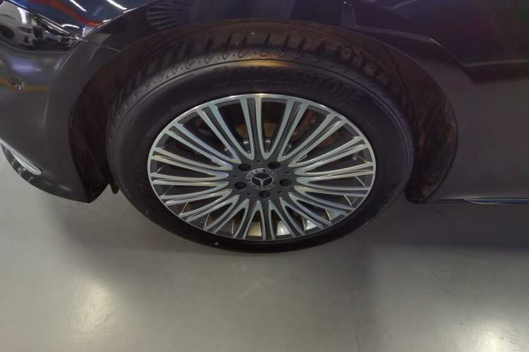 Used Mercedes-Benz E-Class 2023 Updated E 300 L Luxury Edition Left Front Wheel Hub