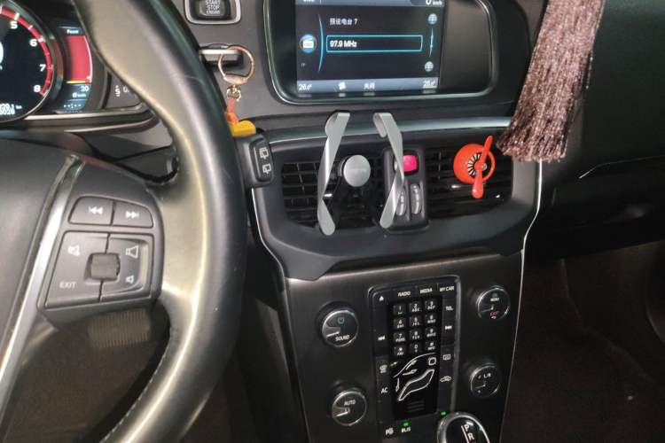 Used Volvo V40 2014 2.0T Zhiya Edition
