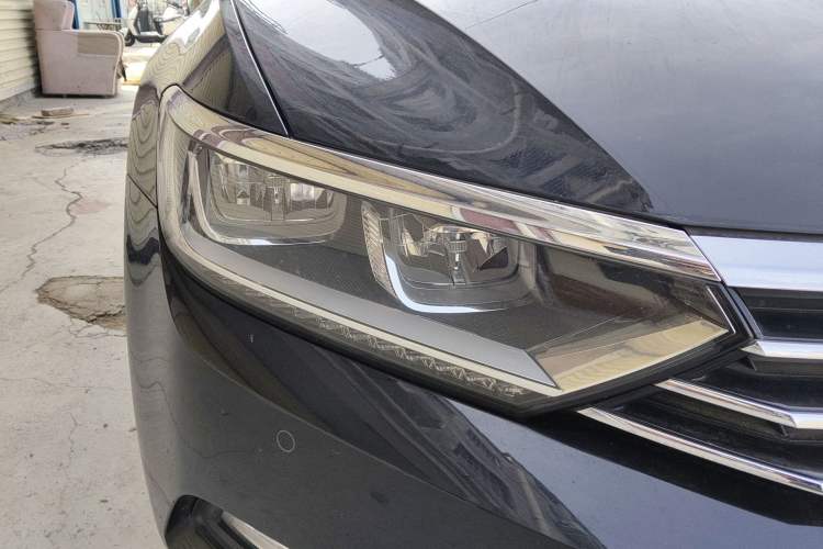 Used Volkswagen Magotan 2017 330TSI DSG Luxury Model Right Front Headlight