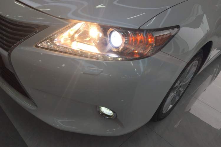 Used Lexus ES 2014 300h Elite Edition