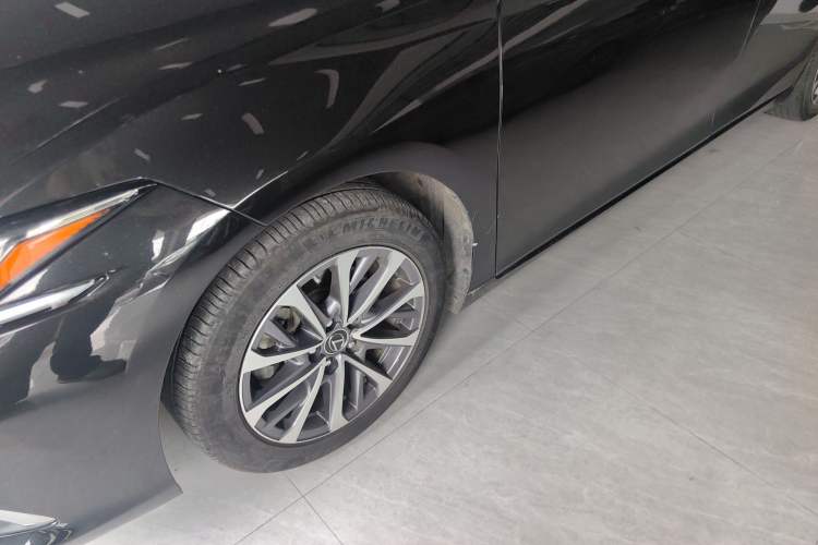 Used Lexus ES 2022 200 Excellence Edition Left Front Wheel Hub