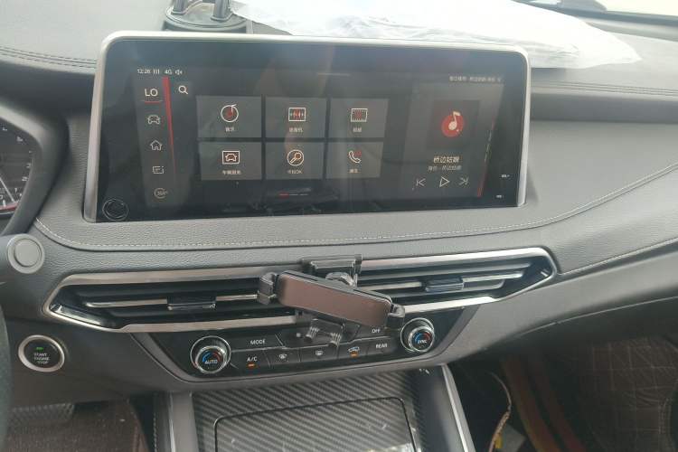 Used SAIC MAXUS D90 2017 2.0T Automatic All-Wheel Drive Sirius Audio And AC Panel