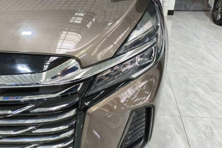 Used Buick GL8 2023 Land Executive Class Comfort Model
