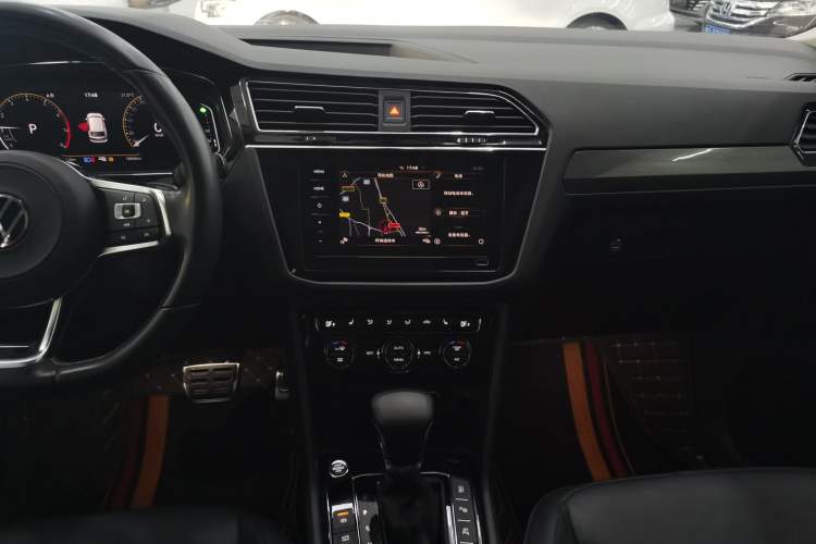 Used Volkswagen Tiguan L 2021 330TSI Automatic Two-Wheel Drive R-Line Enhanced Edition Audio And AC Panel