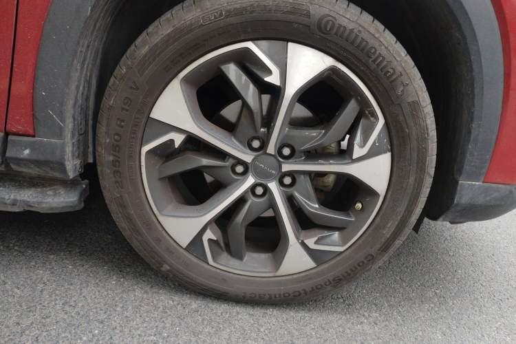 Used SAIC MAXUS D60 2019 1.5T Automatic Luxury Edition 5-seater Right Front Wheel Hub