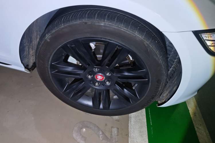 Used Jaguar XFL 2018 XFL 2.0T 250 PS Premium Edition Right Front Wheel Hub