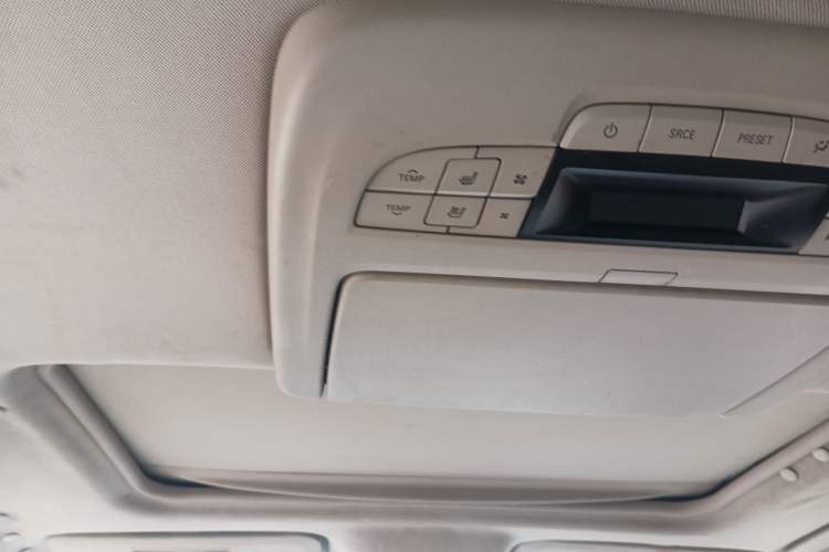 Used Buick GL8 2011 3.0L GT Luxury Business Haoya Edition Headliner