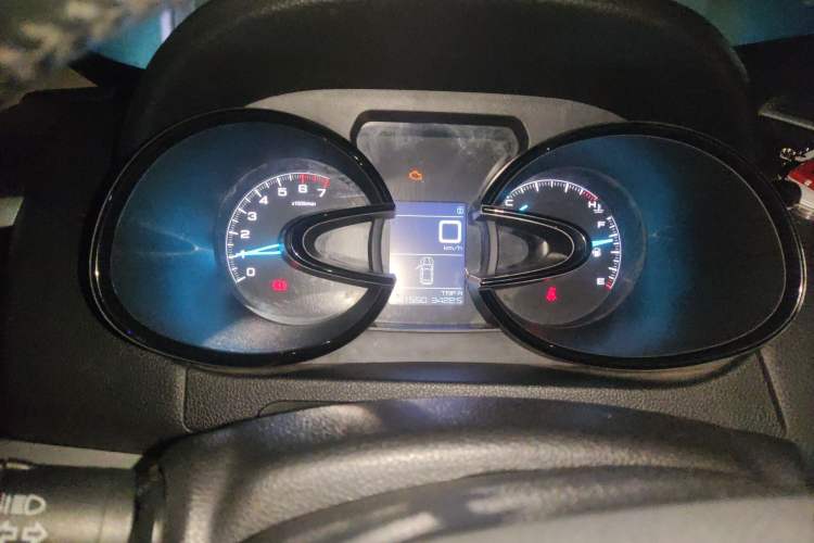 Used Dongfeng Aeolus AX7 2015 2.0L Manual Zhiyi Trim
