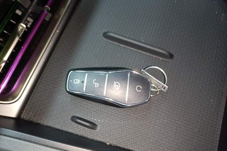 Used BYD Qin L 2025 DM-i Smart Drive 80KM Leading Model Vehicle Key