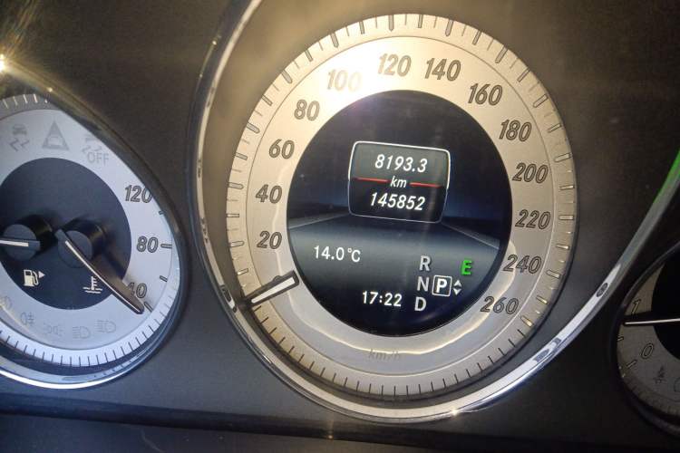 Used Mercedes-Benz GLK-Class 2013 GLK 300 4MATIC Dynamic Sunroof Model