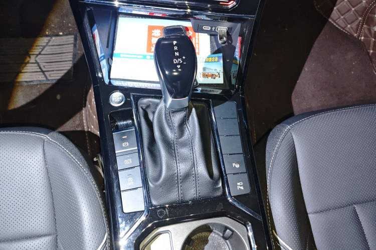 Used Volkswagen Passat 2024 380TSI Dragon Glory Edition Gear Lever