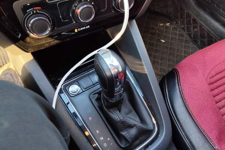 Used Volkswagen Sagitar 2018 280TSI DSG Comfort Model Gear Lever