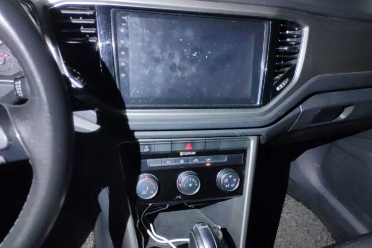 Used Volkswagen T-ROC 2018 230TSI DSG Two-Wheel Drive Advanced Version China V Standard Audio And AC Panel