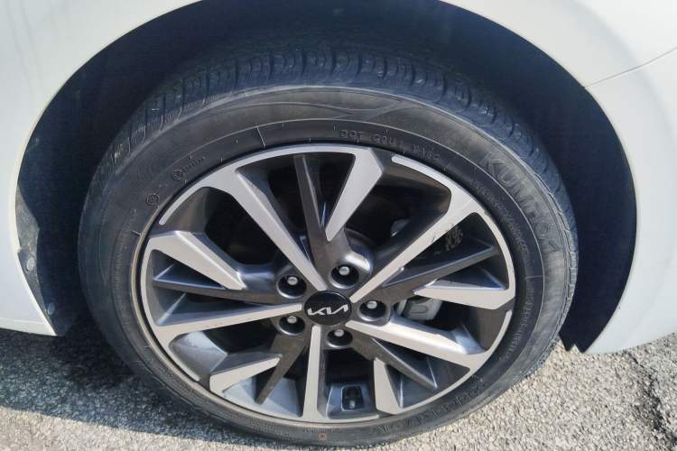 Used Kia K3 2021 Revised 1.5L CVT Fashion Edition Right Front Wheel Hub