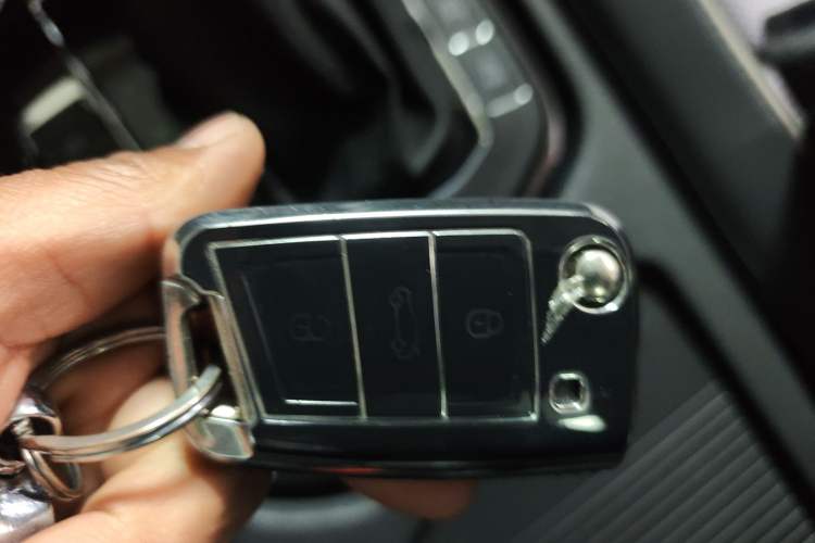 Used Volkswagen Tiguan L 2021 330TSI Automatic Two-Wheel Drive R-Line Flagship Edition
