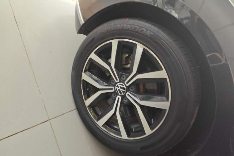 Used Volkswagen Magotan 2020 330TSI DSG Leading Model Left Front Wheel Hub