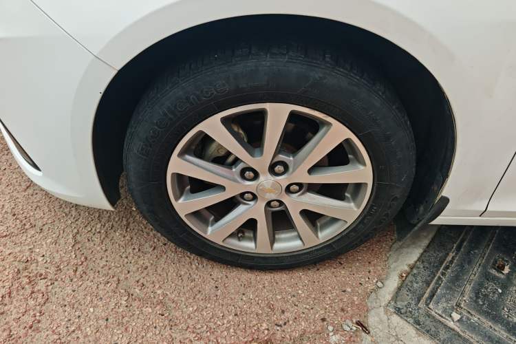 Used Chevrolet Malibu 2017 1.5T Automatic Luxury Edition Exterior 4