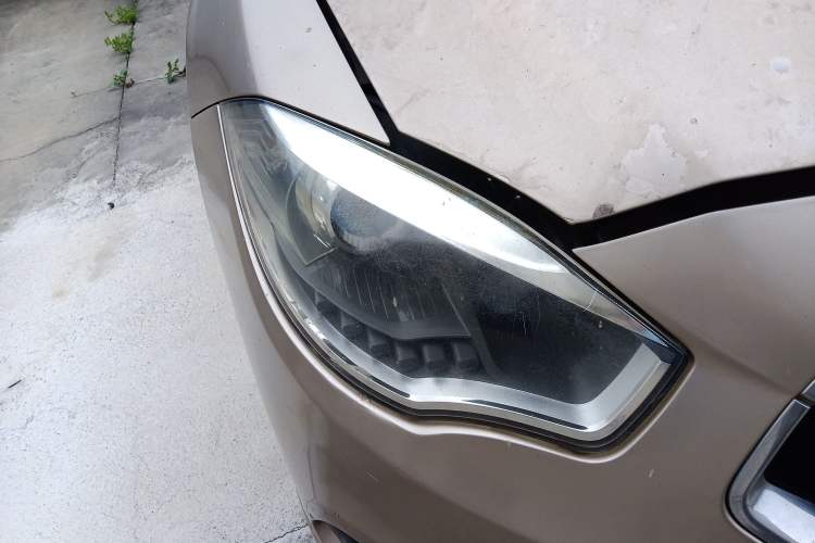 Used Brilliance H530 2014 1.6L Manual Comfort Model Right Front Headlight