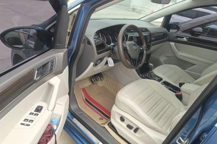 Used Volkswagen Touran 2018 Volkswagen Touran L 280TSI DSG Luxury Edition 6-seater