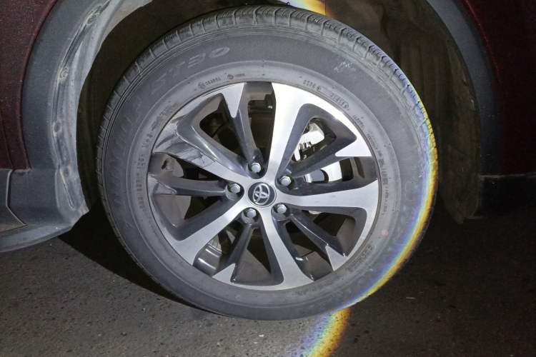 Used Toyota RAV4 2019 2.0L CVT Two-Wheel Drive Luxury Version China VI Standard
