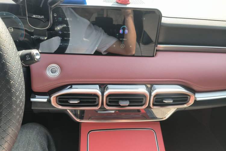 Used JETOUR X70 PLUS 2023 1.5T DCT Ziqiang PRO+ 7-Seater
