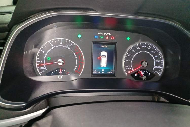 Used Haval H6 2017 Red Label 2.0T Automatic Two-Wheel Drive ZhiShang Model