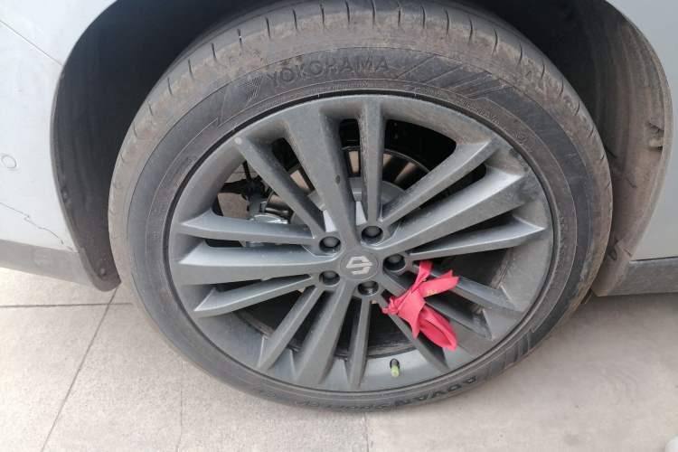 Used Leapmotor C16 2026 Extended-Range 280 LiDAR Zhizun Edition 5 Seats Right Rear Wheel Hub