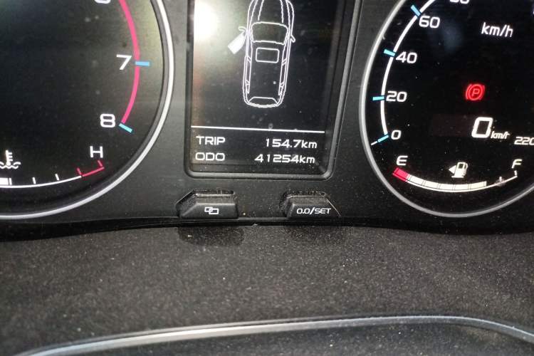 Used Geely Auto Vision X6 2016 1.8L Manual Luxury Model
