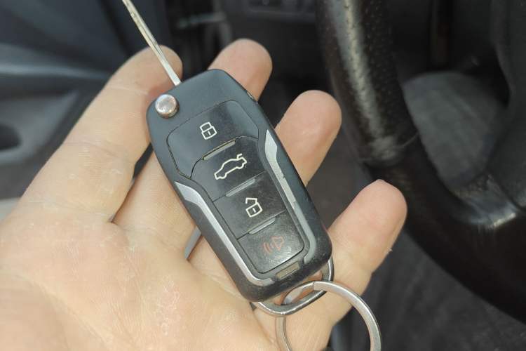 Used Nissan Livina 2010 Jingrui Edition 1.6L Manual Standard Model Vehicle Key