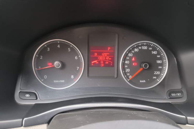 Used Volkswagen Bora 2012 1.6L Automatic Fashion Edition Odometer Close Up