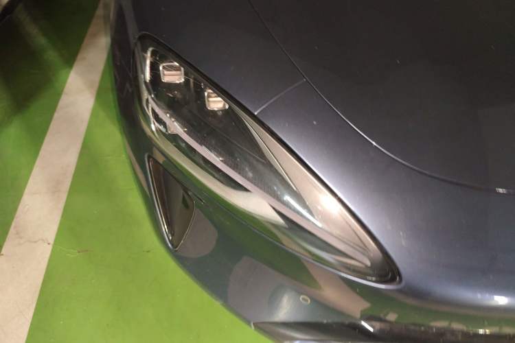 Used Xiaomi Auto SU7 2024 Rear-Drive Long-Range Intelligent Driving Version Right Front Headlight