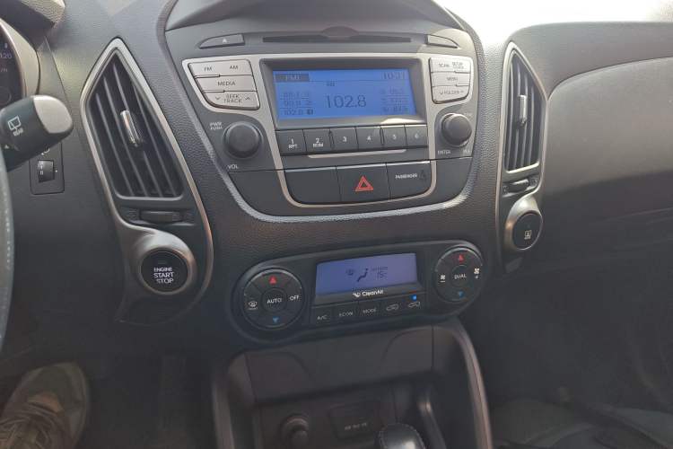 Used Hyundai ix35 2013 2.0L Automatic Two-Wheel Drive Smart GLS China IV Standard