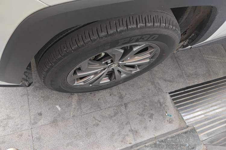 Used Toyota RAV4 2023 2.0L CVT Two-Wheel Drive 20th Anniversary Platinum Edition
