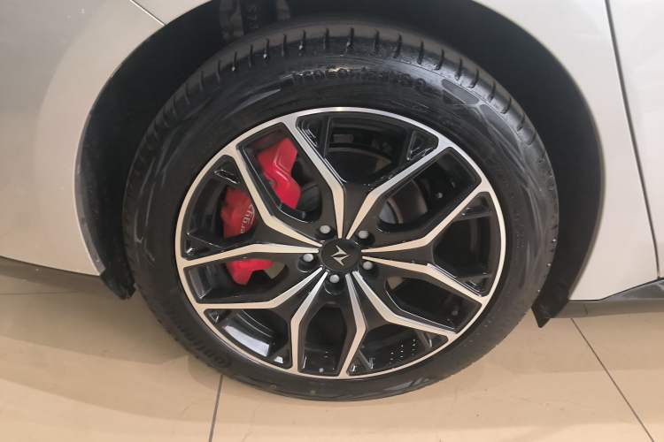 Used Dongfeng eπ eπ007 2025 Model Pure-Electric 565 All-Wheel-Drive Max Leading Edition Right Rear Wheel Hub