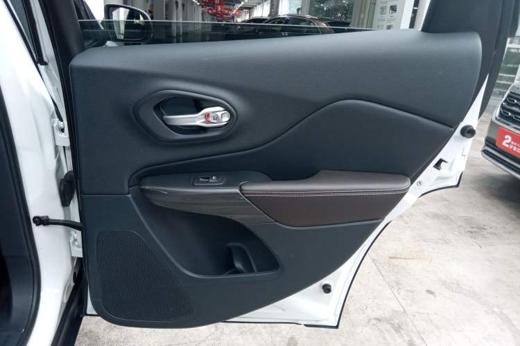 Used Jeep Cherokee 2015 2.4L Elite Edition
