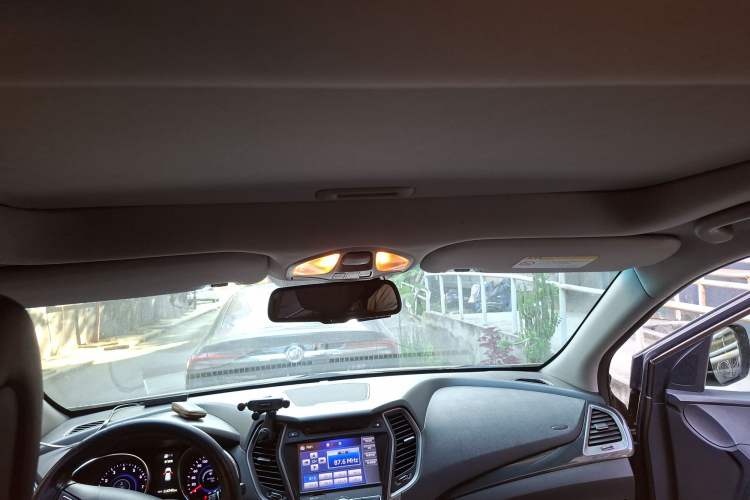 Used Hyundai Santa Fe 2013 Revised Version 2.4L Automatic All-Wheel Drive Smart Type Headliner