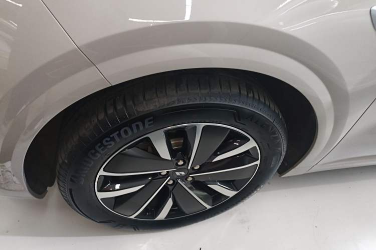 Used Li Auto L6 2025 Pro Smart Refresh Edition Exterior 4