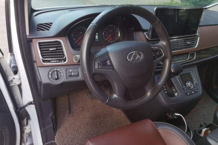 Used SAIC MAXUS G10 2016 2.0T Automatic Luxury Executive Edition Steering Wheel